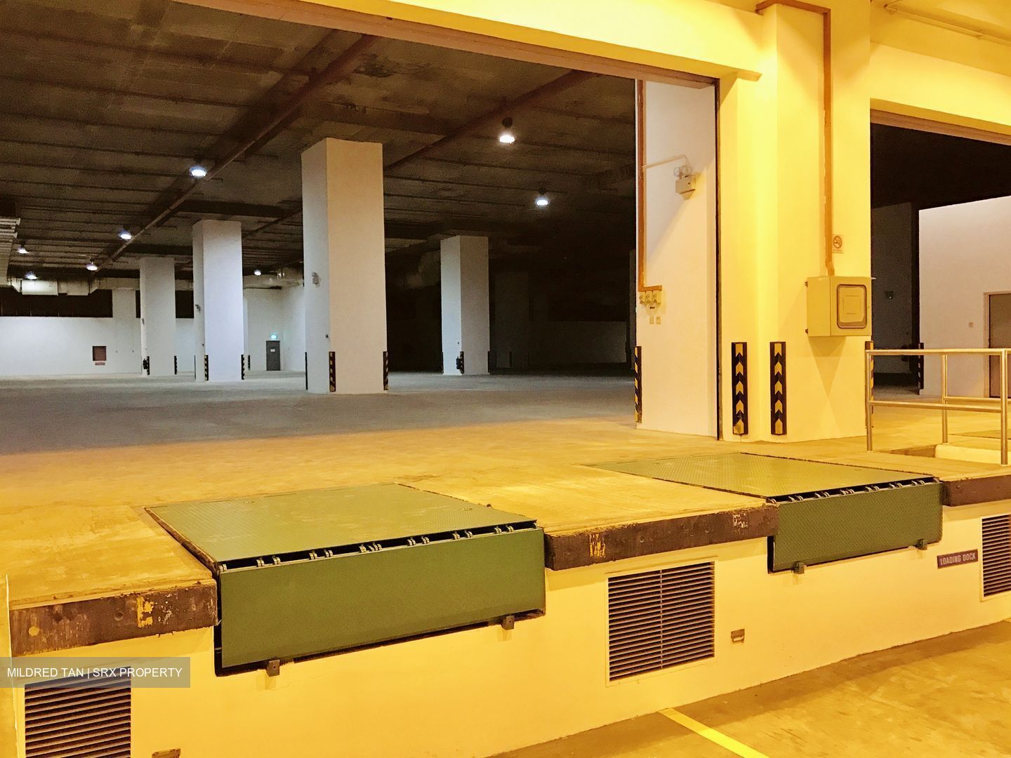 Jurong Port Food Centre (D22), Warehouse #475299531